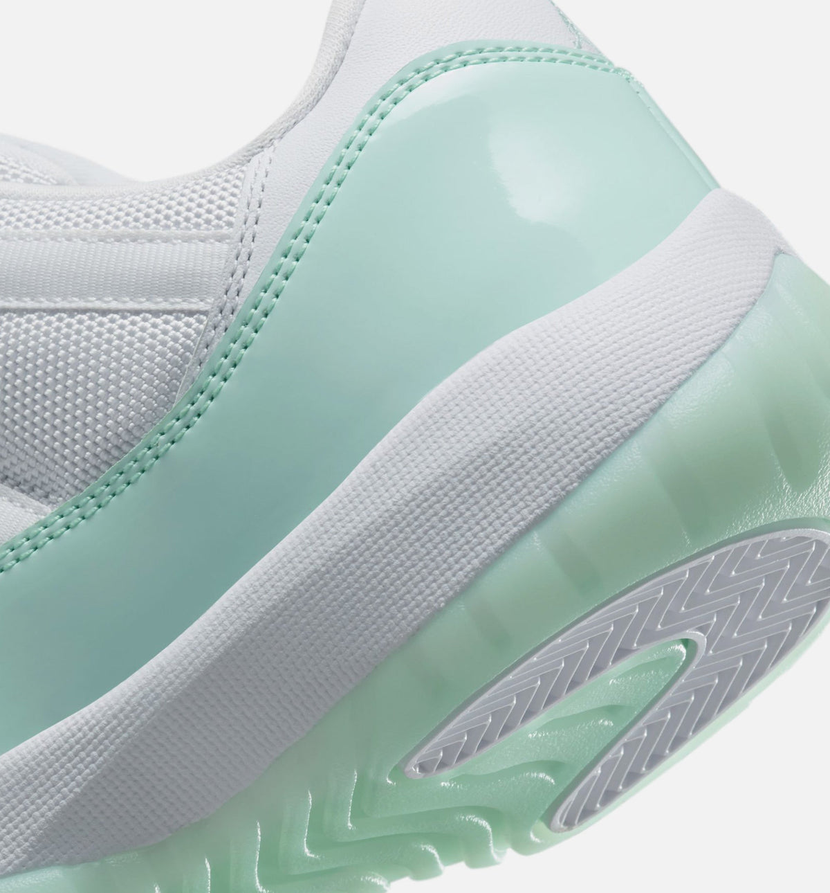 Air Jordan 11 Retro Low Igloo | Women's Lifestyle Shoe | White/Igloo
